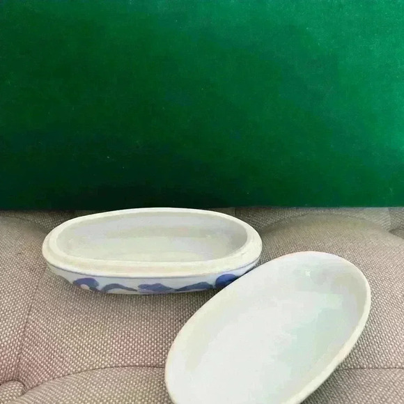 Vintage Blue and White Oval Bird and Floral Motif Trinket Box - Picture 4 of 9